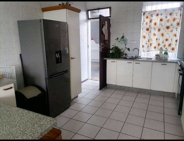 2 BEDROOM APARTMENT FOR SALE IN UVONGO BEACH